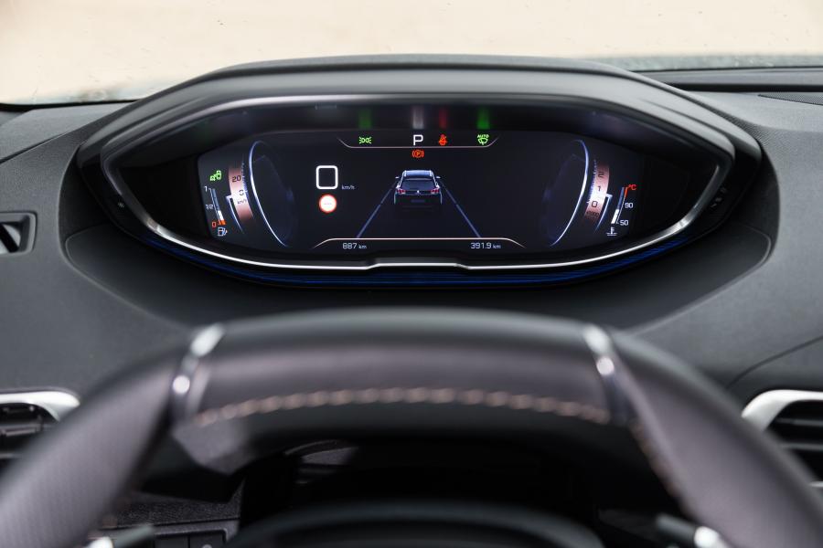 Панель приборов Peugeot 5008 GT 2016 года  (WW) (фото 8 из 27)